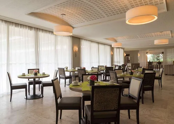 Og Antibes Les Strelitzias * Ζουάν λε Πιν