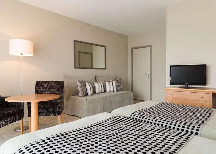 Og Antibes Les Strelitzias * Ζουάν λε Πιν