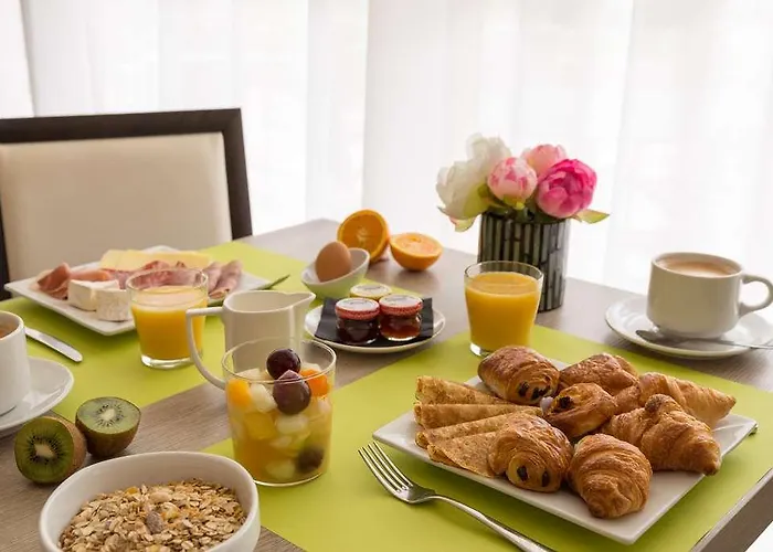 Og Antibes Les Strelitzias 胡安莱潘