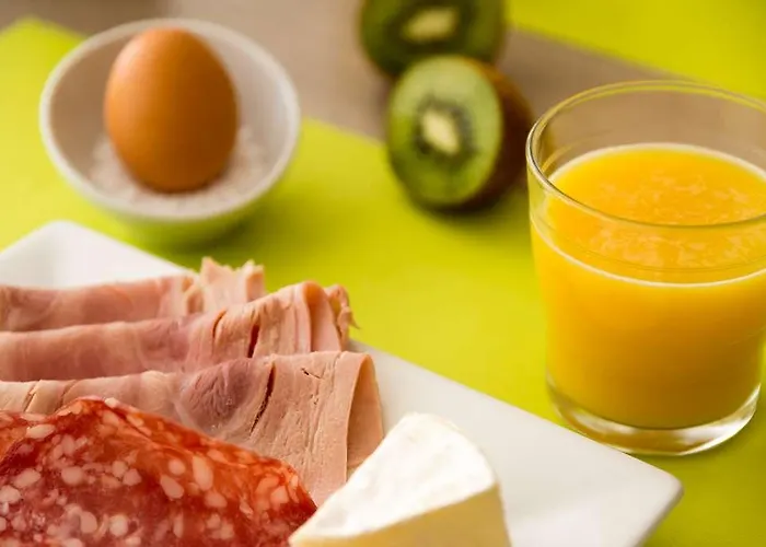 Og Antibes Les Strelitzias * Juan-les-Pins