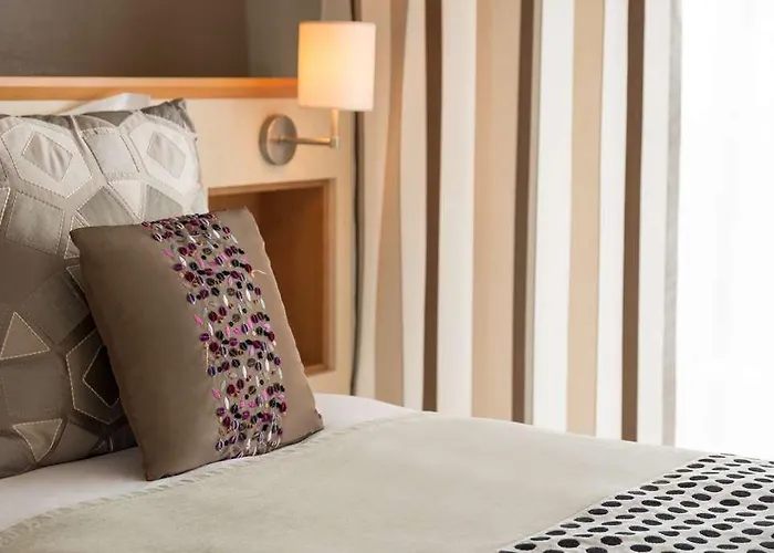 Og Antibes Les Strelitzias * Juan-les-Pins